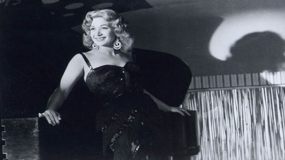 فيما كانت هند رستم مارلين مونرو العرب.. راحت هدى سلطان إلى إضافة العنصر المصري على دور الإغراء