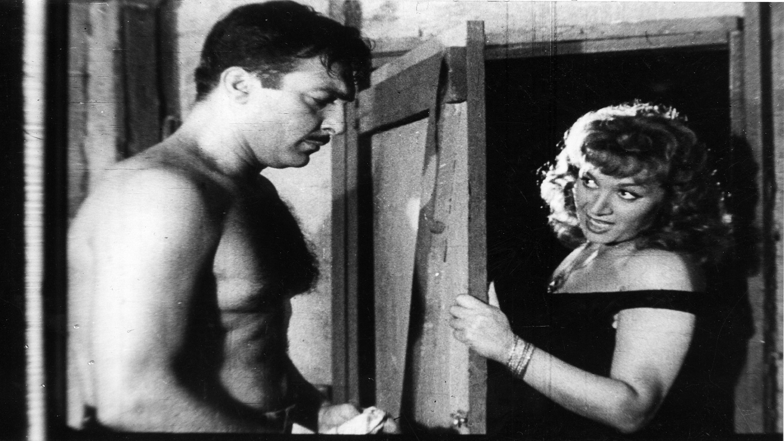 امرأة في الطريق