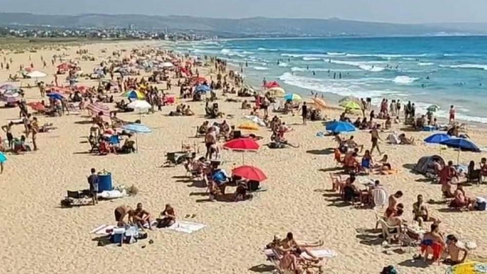 يعتبر شاطئ صور واحداً من أفضل الشواطئ اللبنانية