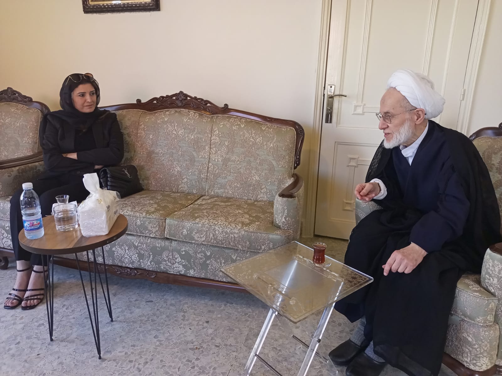 محافظ النبطية بالتكليف الدكتورة هويدا الترك تزور مفتي وامام مدينة النبطية الشيخ عبد الحسين صادق