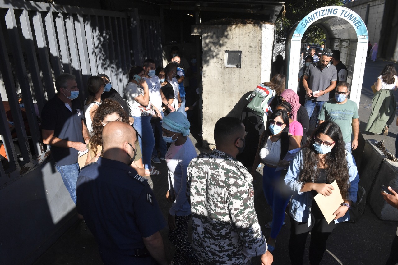 الطوابير أمام مراكز الأمن العام مستمرّة