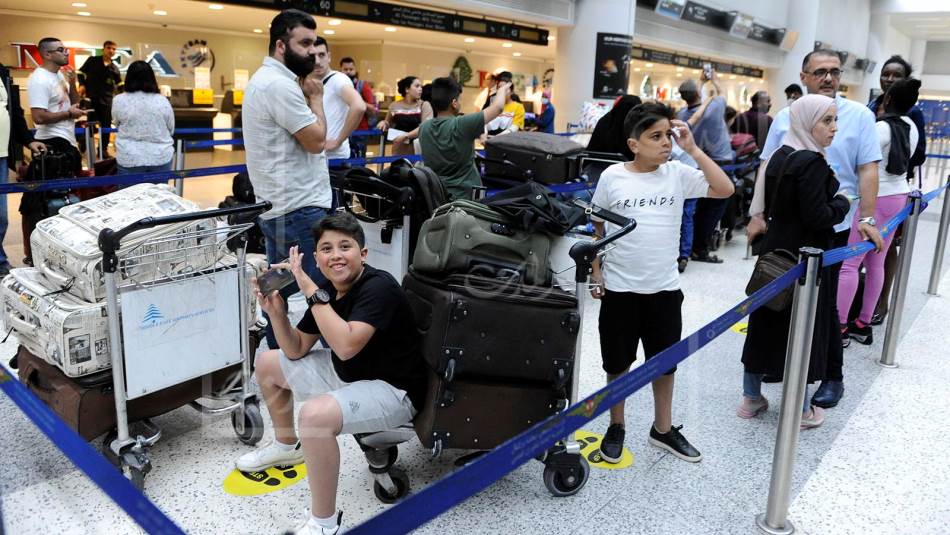 فُتح مجدداً بالمطار سوق التّوظيفات العشوائيّة القائمة على المحسوبيات السّياسيّة والطائفيّة (المدن)