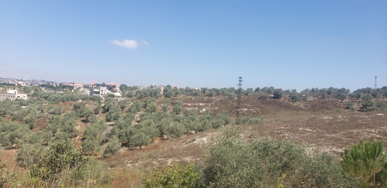 الموقع في منطقة بيئية نظيفة وهادئة كاشفة لا تحجب، تتميّز بإطلالة رائعة على كروم الزيتون وعلى جديدة مرجعيون والجوار