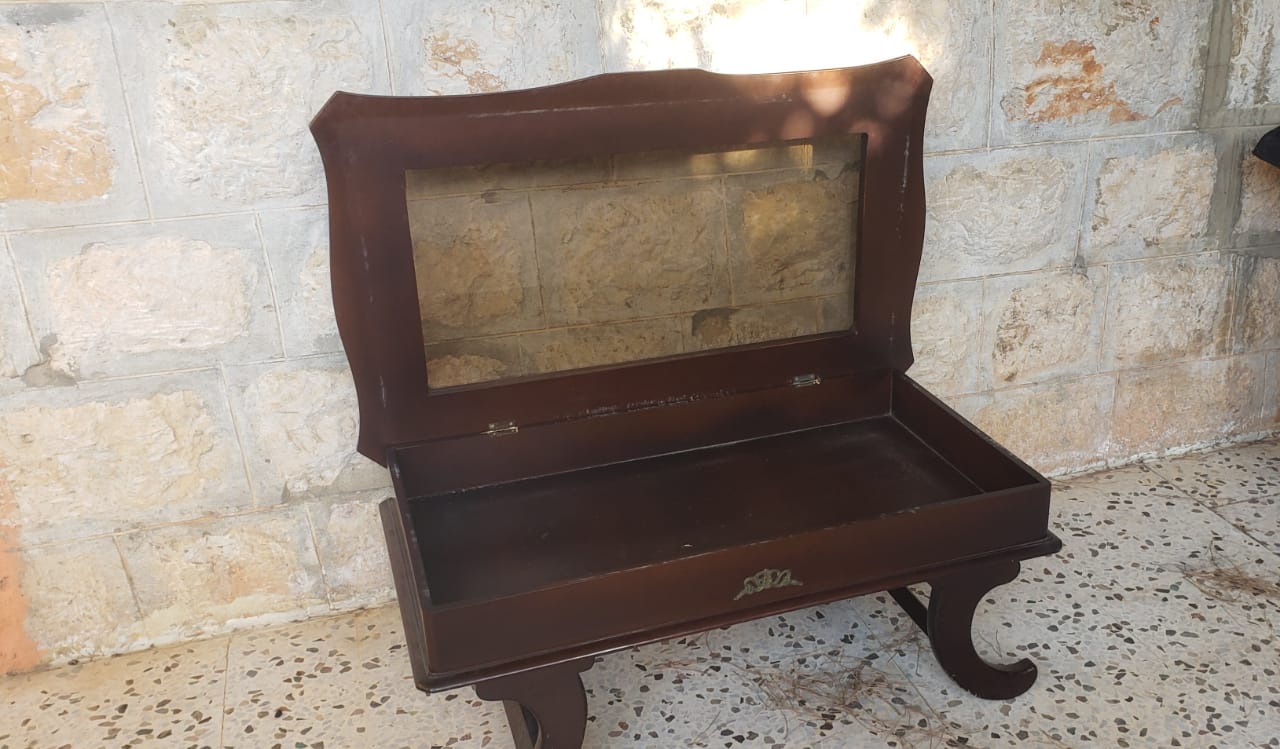 طاولة للضيافة