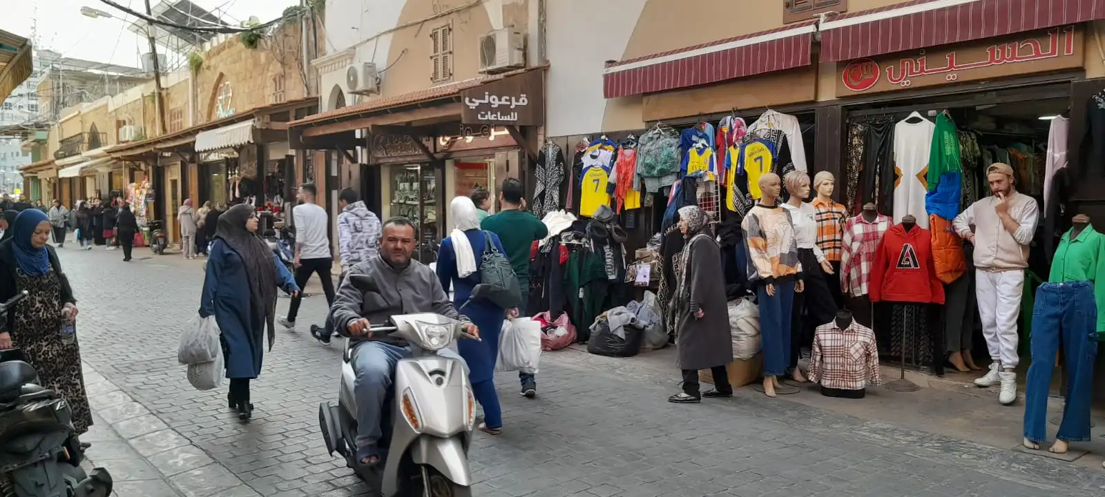 حركة الأسواق في صور