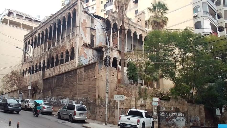 منزل الضناوي هو لتاجر مصري اسمه بشارة الخوري، أتى إلى بيروت وعمّر هذا القصر، وقيل إنه هاجر، وأن وريثته تقيم اليوم في أميركا