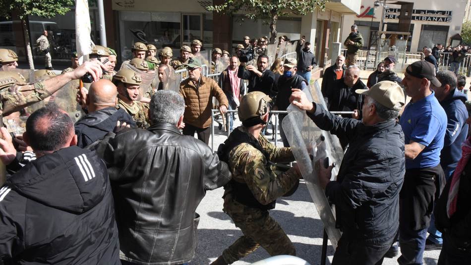 أرجأ تجمع العسكريين المتقاعدين التحرك الذي كان مقرراً اليوم السبت (مصطفى جمال الدين)