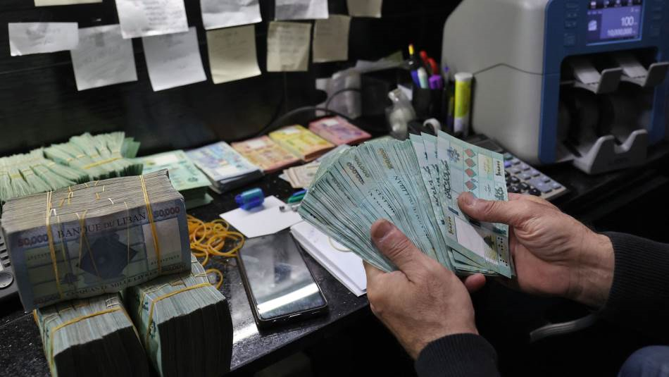 يلعب تصنيف أداء العملة دوراً في تحليل النشاط الاقتصادي (Getty)