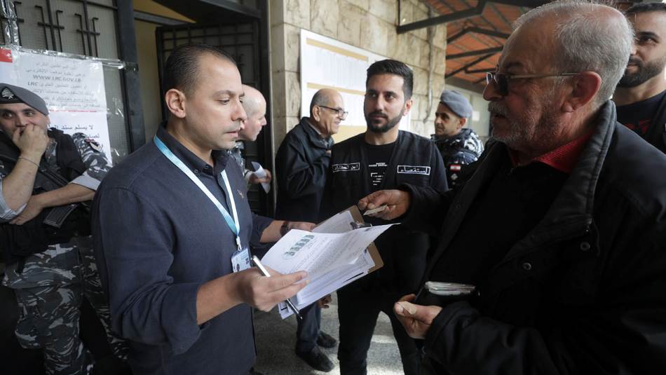 ما زال ملف أمينة السجل التي أعادها وزير المال إلى عملها في الهيئة الاتهامية في بعبدا (علي علّوش)