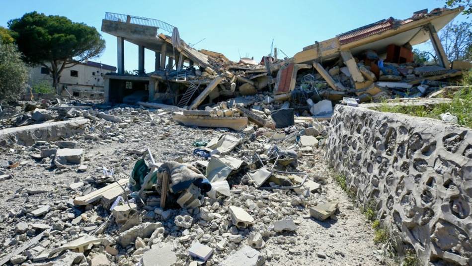 تلجأ إسرائيل إلى عمليات التدمير لتخويف الناس والضغط على الحزب (Getty)