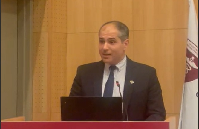 ابن الخيام، الدكتور زاهر حسن ضاوي (نائب مدير الجامعة الأميركية)