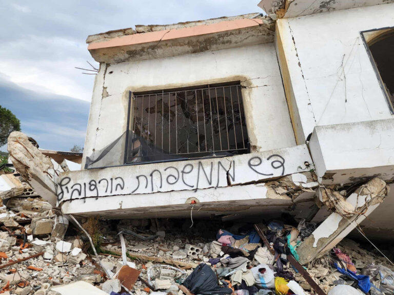 كتابات اسرائيلية على جدران عيتا الشعب