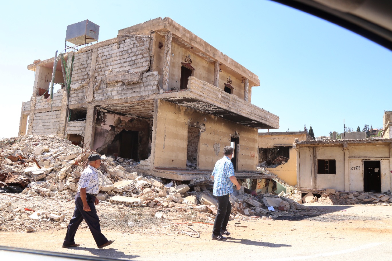 أسباب الحرب ليست وحدها تعوق إعادة التعمير فثمة أسباب أخرى تمنع هذه العملية (اندبندنت عربية)