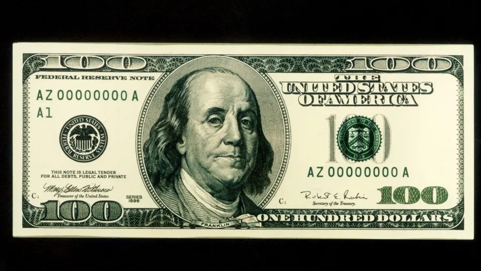 تراجع قيمة المئة دولار في لبنان (غيتي)