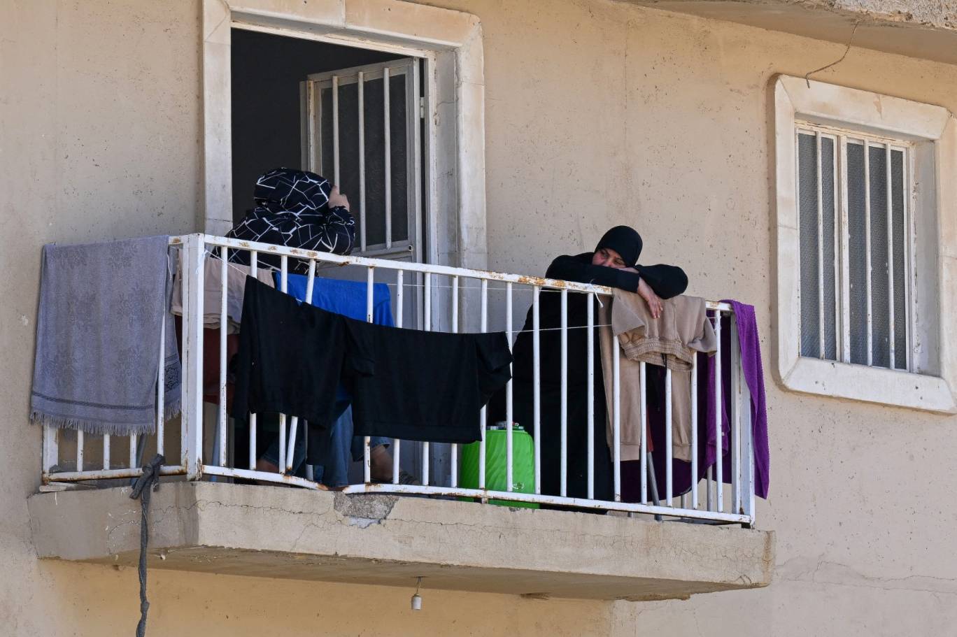 بعد نحو عامين على الحرب توقفت كل المساعدات التي كان يحصل عليها النازحون بخاصة تلك التي كان يقدمها حزب الله (ا ف ب)