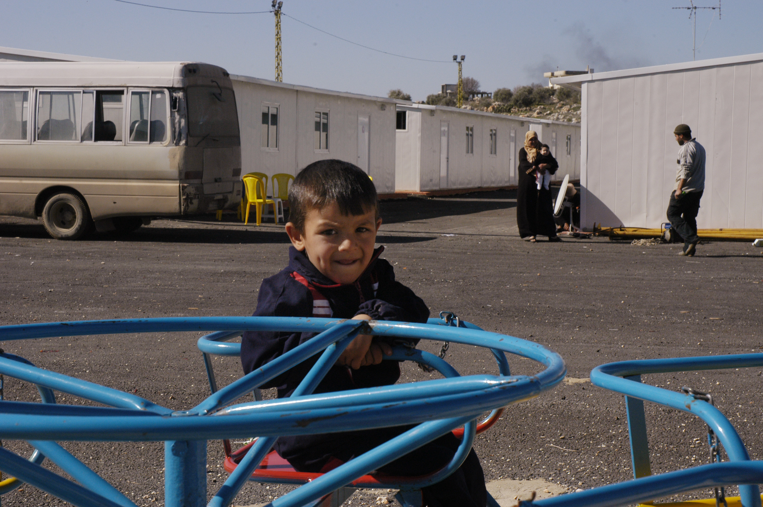 أطفال الجنوب يعيشون واقعاً يشتتهم بين مفردات الحرب والنزوح والخوف (كامل جابر - اندبندنت عربية)