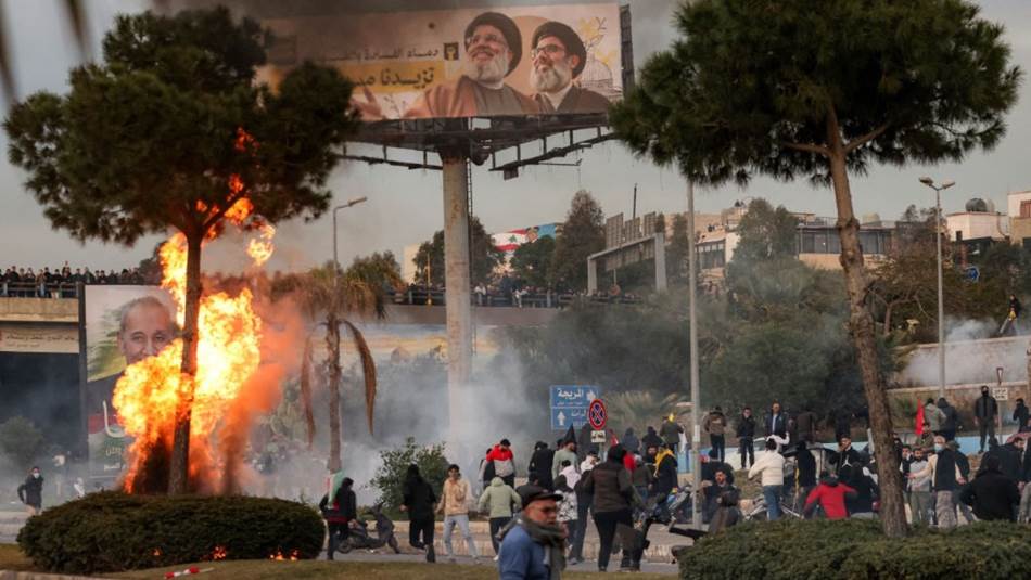 حتى الآن، يرفض حزب الله التسليم بنتائج الحرب وشروط وقف إطلاق النار (Getty)