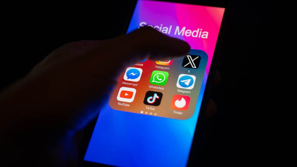 تواصل المتهم مع مشغّله الإسرائيلي عبر فيسبوك وتيلغرام وسجله بهاتفه باسم \