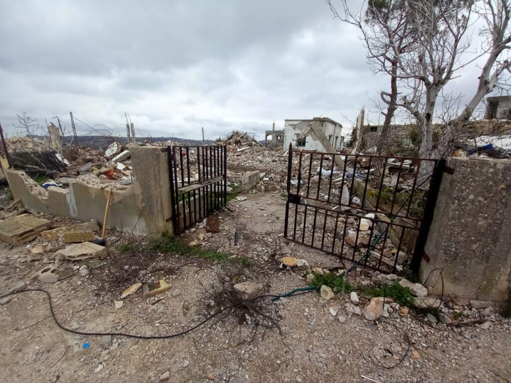 الدمار في بلدة القوزح جنوب لبنان
