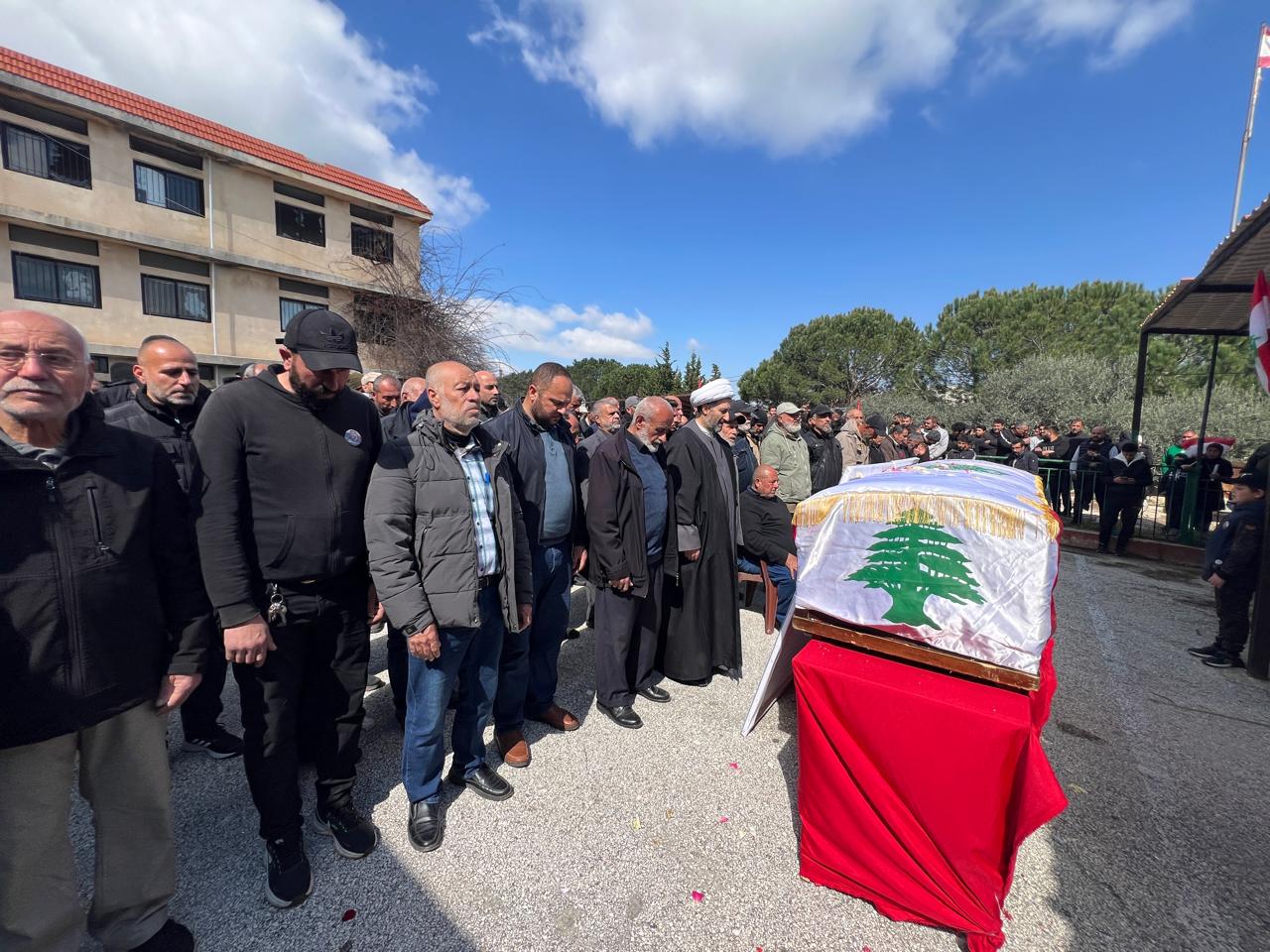 أهالي حولا شيعوا الشهيد وليد غنوي الذي استشهد أمس جراء الغارة على تولين