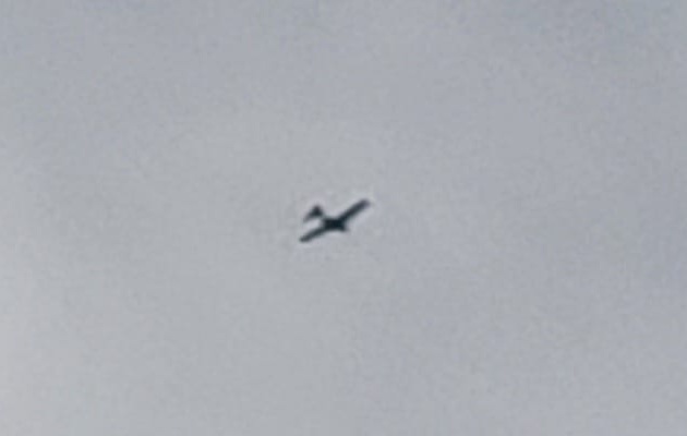 تحليق مسيّرة معادية على علو منخفض اثناء التشييع