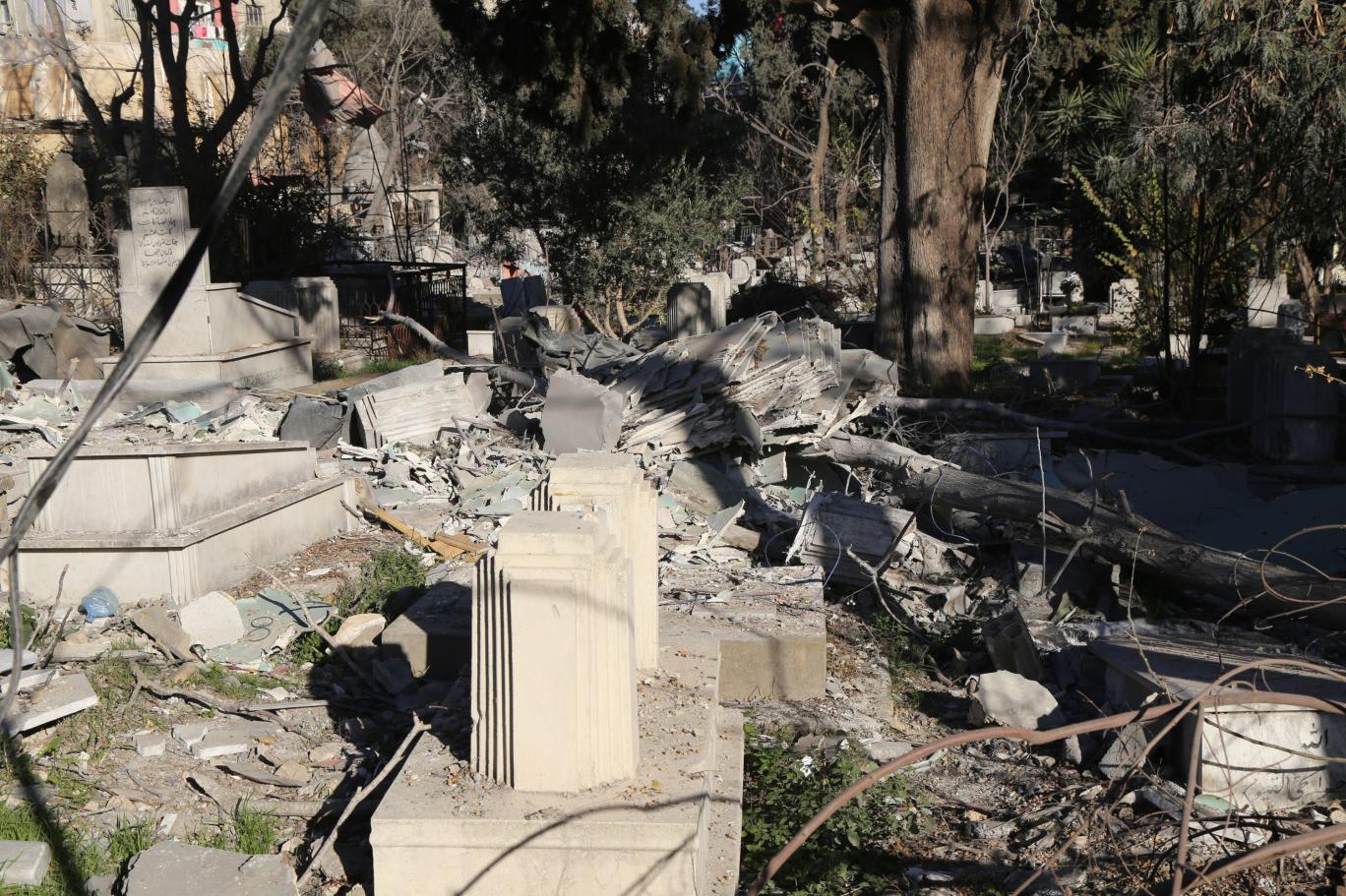 حتى القبور الصامتة التي لا حول لها ولا قوة نالتها الاعتداءات ولم ترحم (كامل جابر- اندبندنت عربية)