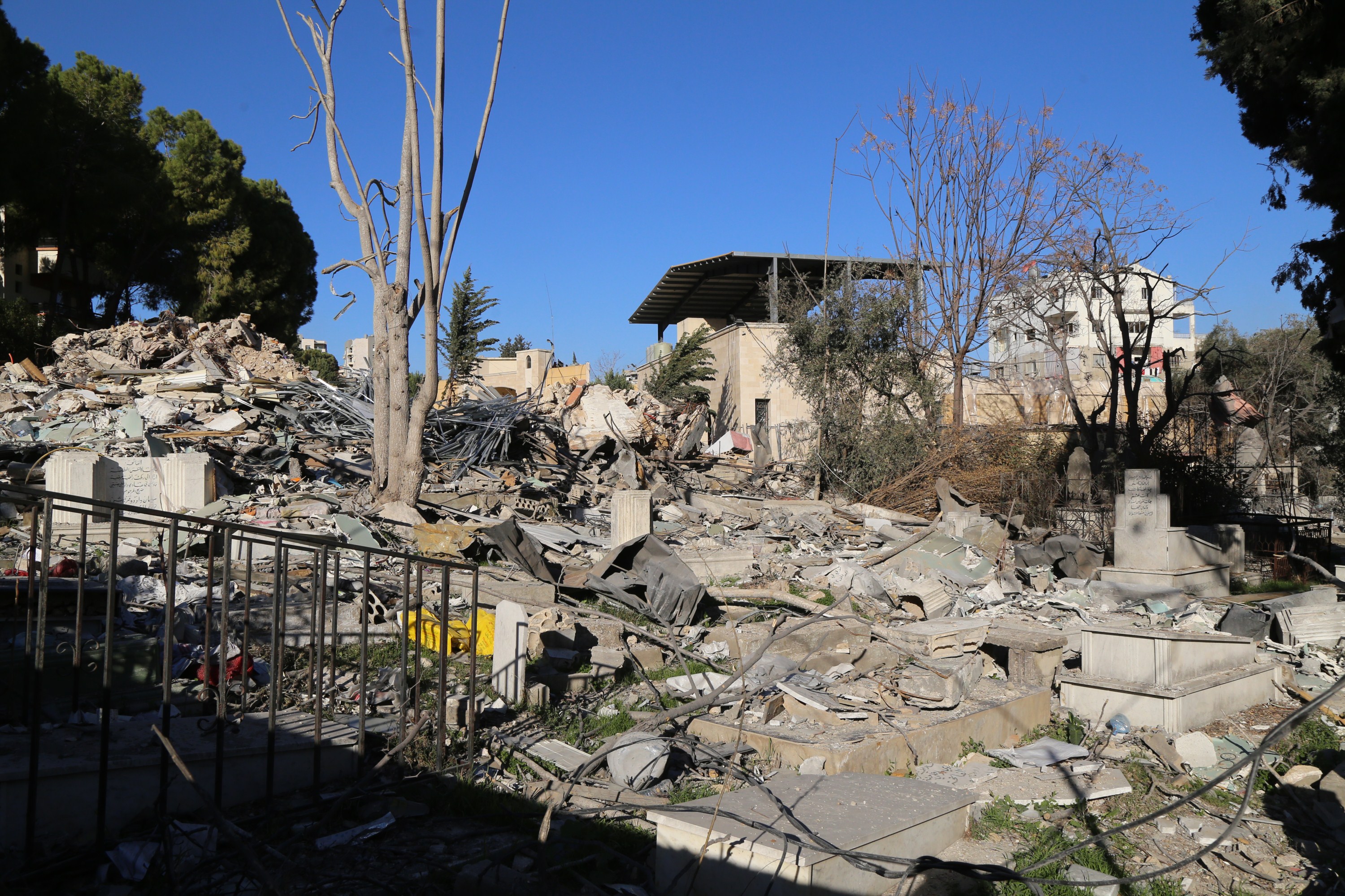 يجمع معظم رؤساء بلديات الجنوب على أن الحزن دخل جميع بيوت الناس (كامل جابر- اندبندنت عربية)​​​​​​​