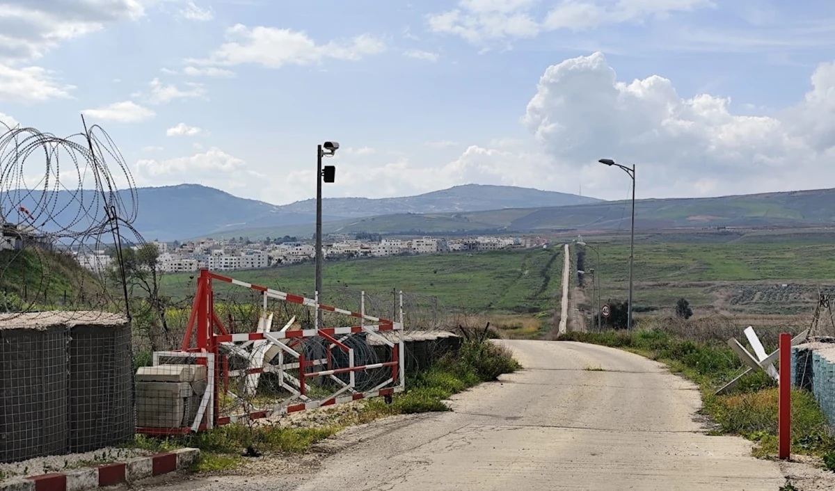 بوابة العباسية اخر نقطة حدودية مع الغجر المحتلة (الأخبار)