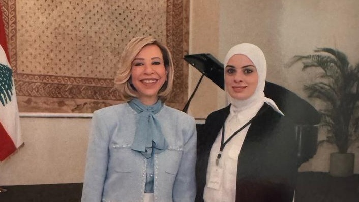 السيدة دانا قيدوح والسيدة الأولى نعمت عون