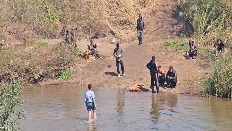 سوريون يعبرون النهر الكبير هربًا من العنف (المدت)