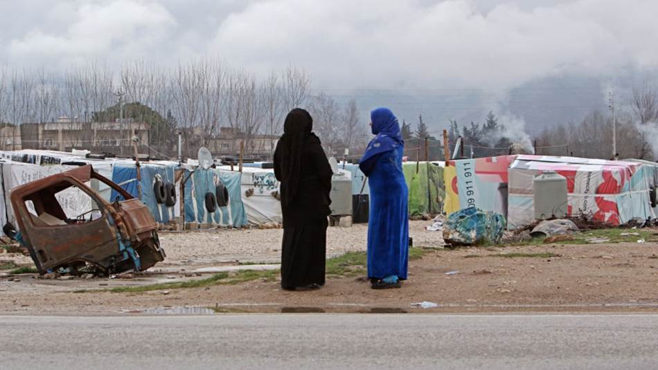 بعد العودة الكبيرة للنازحين باتت آلاف الشقق السكنية والمحلات التجارية مقفلة وخاوية (Getty)