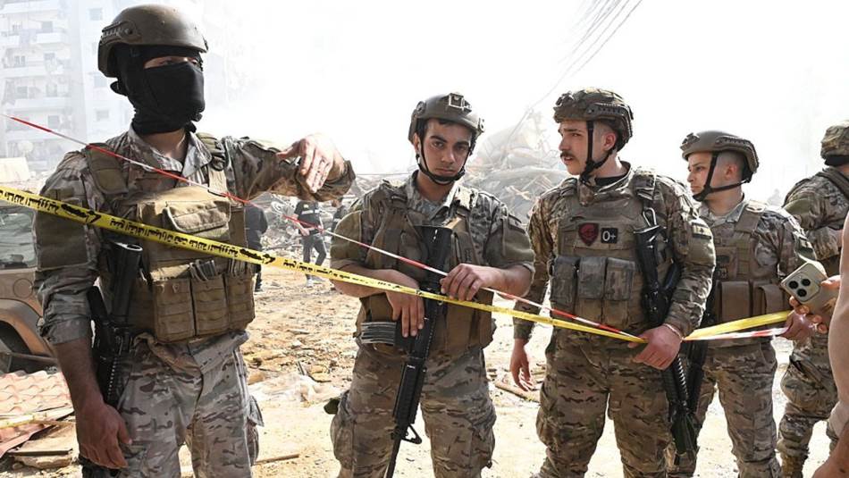 البعض يتصرف كأن الأمور يمكن أن تتغير بكبسة زرّ (Getty)