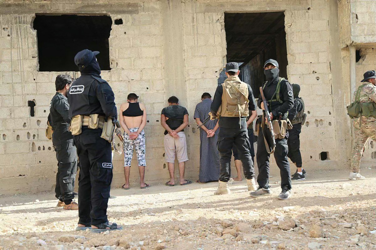 قوات الأمن السورية (أ لف ب).