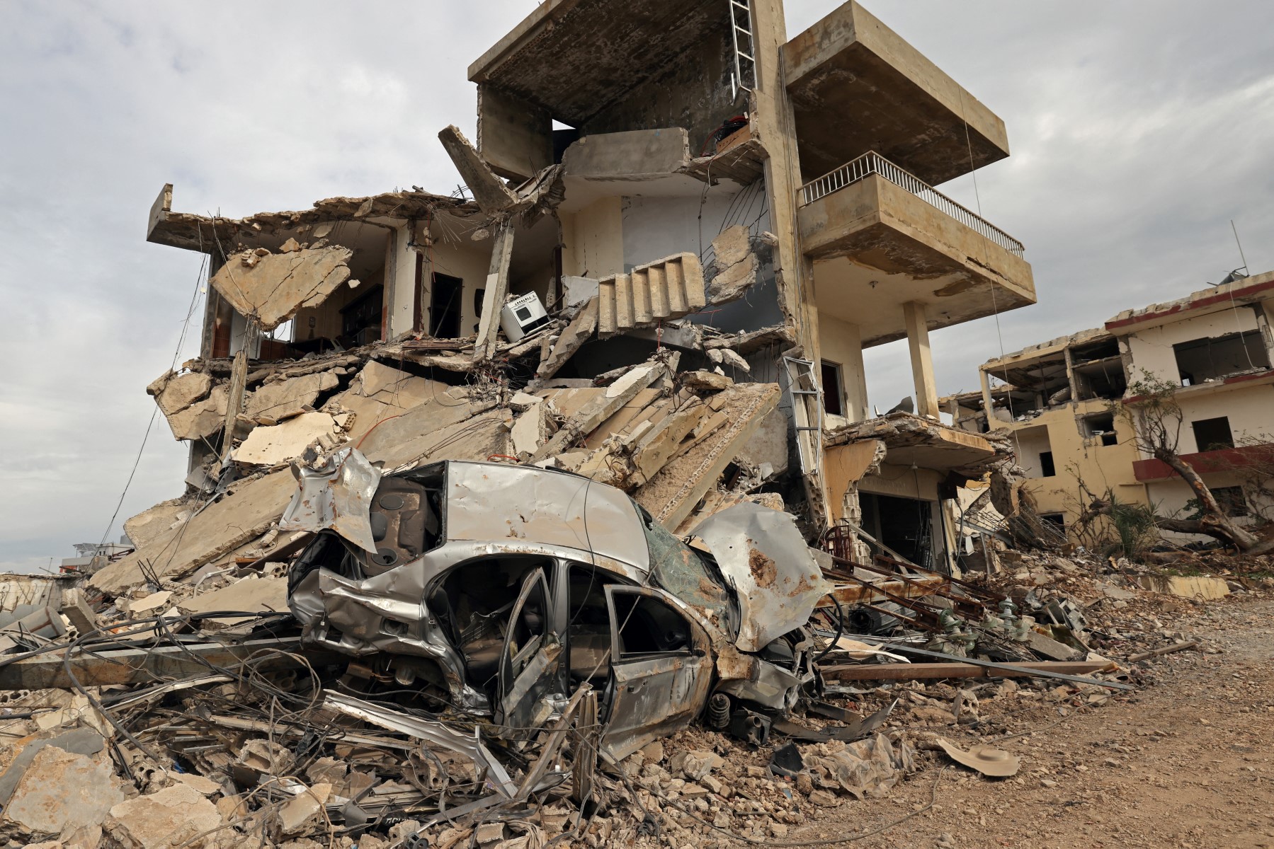 لم يخرج لبنان بعد من الحرب التي شنتها إسرائيل على “حزب الله” (أ ف ب)​​​​​​​