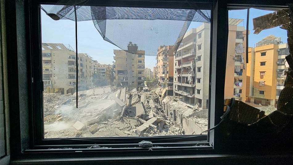 تستخدم إسرائيل في عدوانها صواريخ لا تقتصر أضرارها على تدمير المبنى المستهدف (Getty)