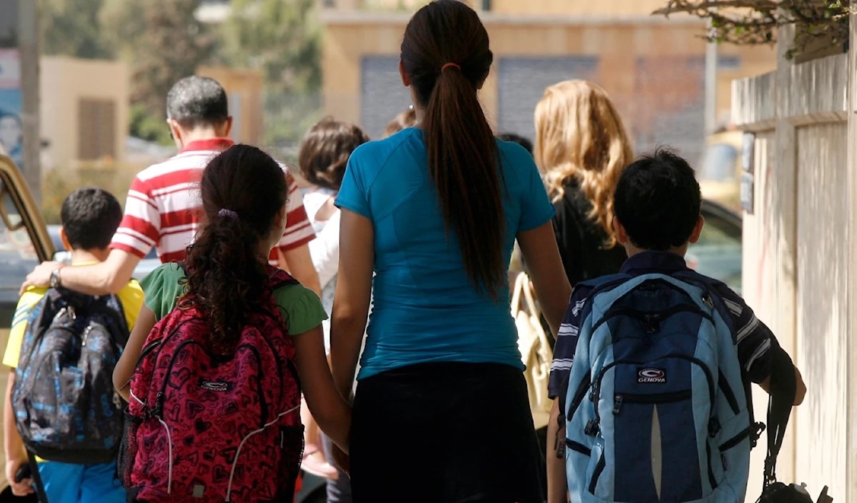 بدأت تحركات الأهالي ولجانهم باكرا هذا العام، للاعتراض على زيادات غير منطقية على الأقساط المدرسية، التي تتراوح بين 40 و120 في المئة