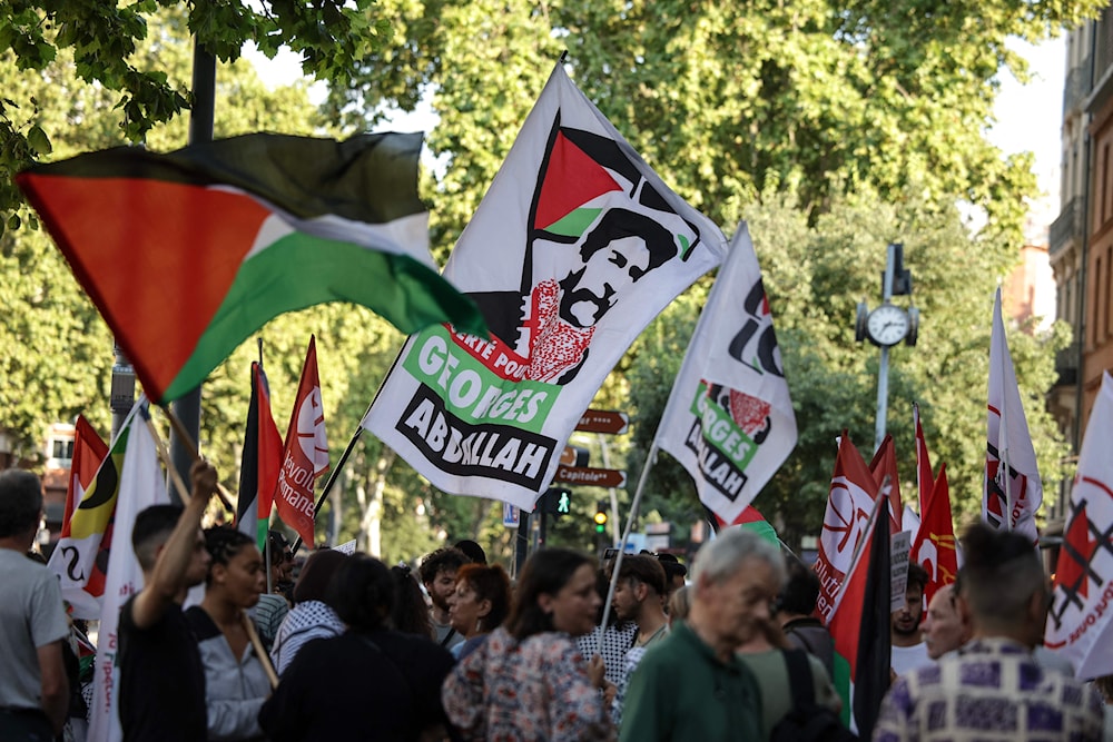 يصف روبير عبد الله معاناة العائلة بأنها «تشبه معاناة عائلات الأسرى أو الشهداء» (أ ف ب)