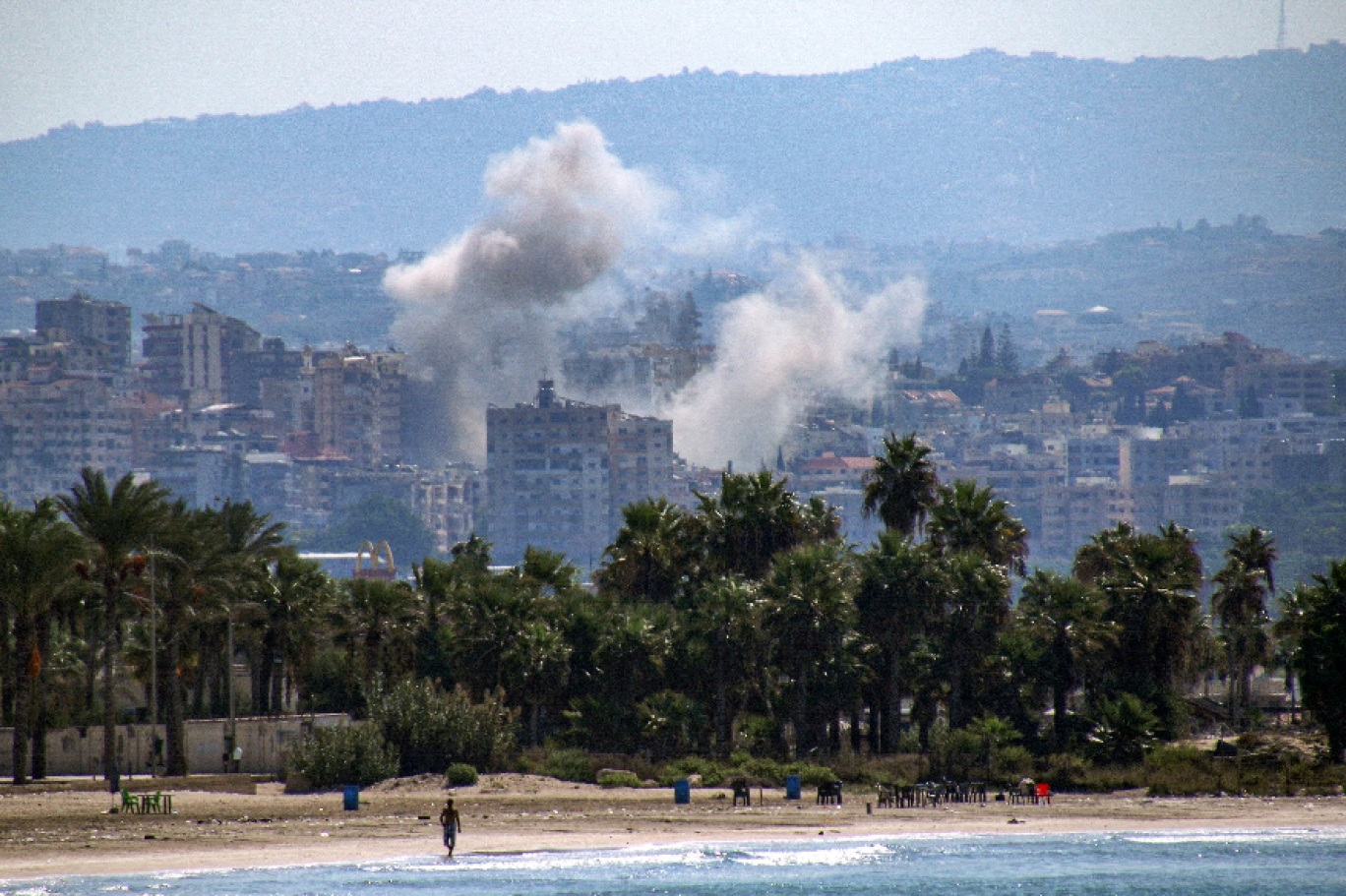 آلة الحرب الإسرائيلية لم توقف استهدافها اليومي لمناطق متفرقة جنوب نهر الليطاني المشمول بالقرار الأممي 1701 (أ ف ب)