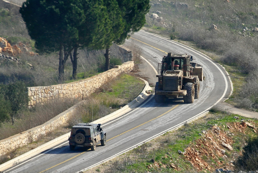 تعالت مدينة صور على الجراح التي أصابتها جراء حرب الـ66 يوماً وما تلاها مما خلف في عاصمة البحر الجنوبية دماراً كبيراً وأدى إلى سقوط عدد كبير من أبنائها ضحايا الغارات الإسرائيلية (أ ف ب)