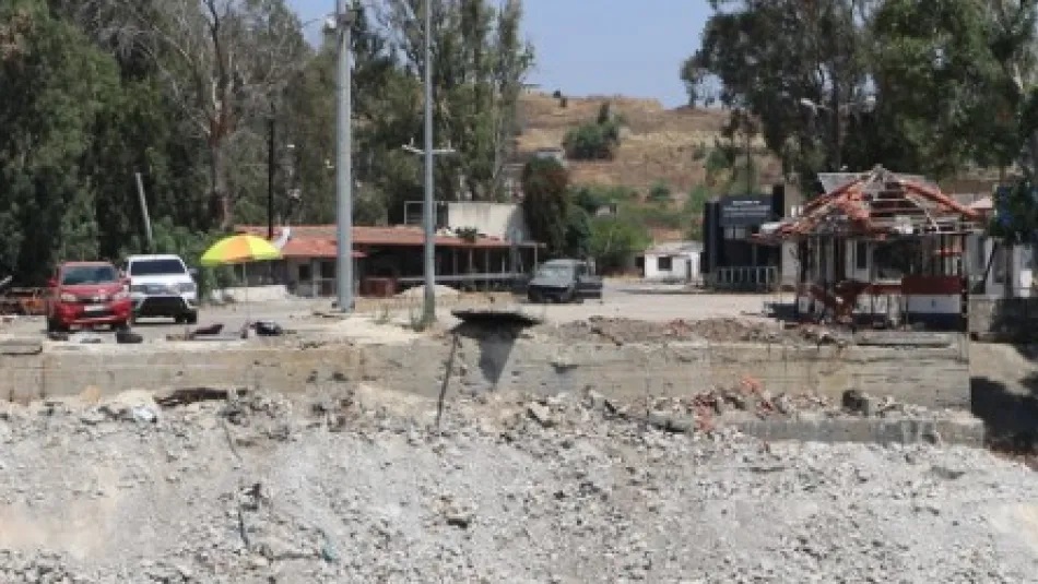 الدمار الذي لحق بمعبر العبودية شمال لبنان - هو المعبر اللبناني الأقرب جغرافيًا إلى مدن سورية رئيسية مثل حمص وحماه ودمشق (مايز عبيد)