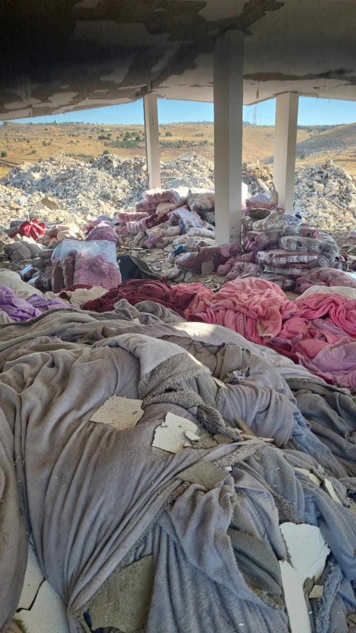 الخسائر في معمل البياضات في ميس الجبل بعد قصفه من قبل إسرائيل (اندبندنت عربية)