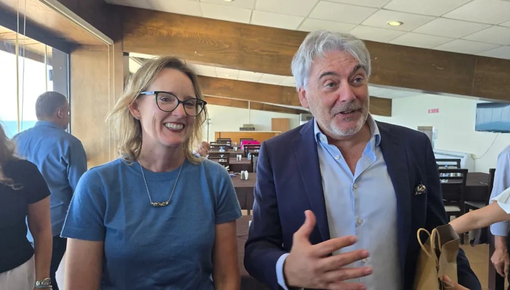 تينانتي وخلفه (أحمد منتش)