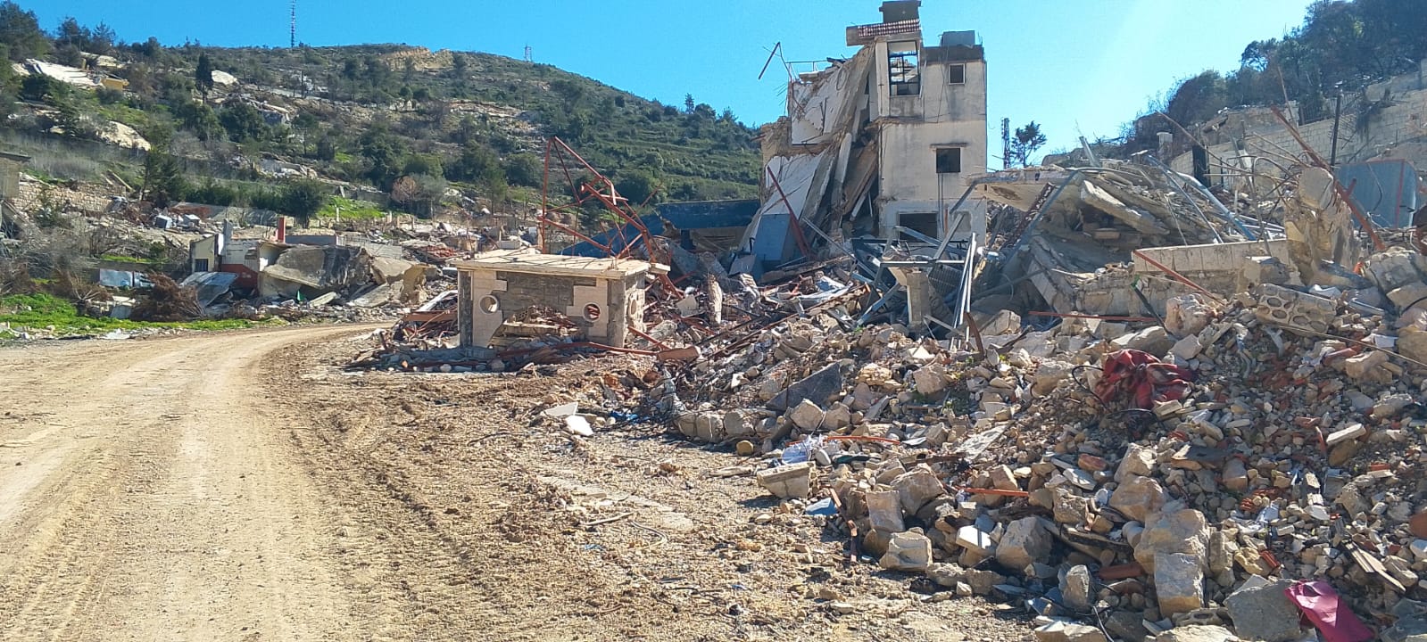 المشهد يتشابه في أحياء العديسة