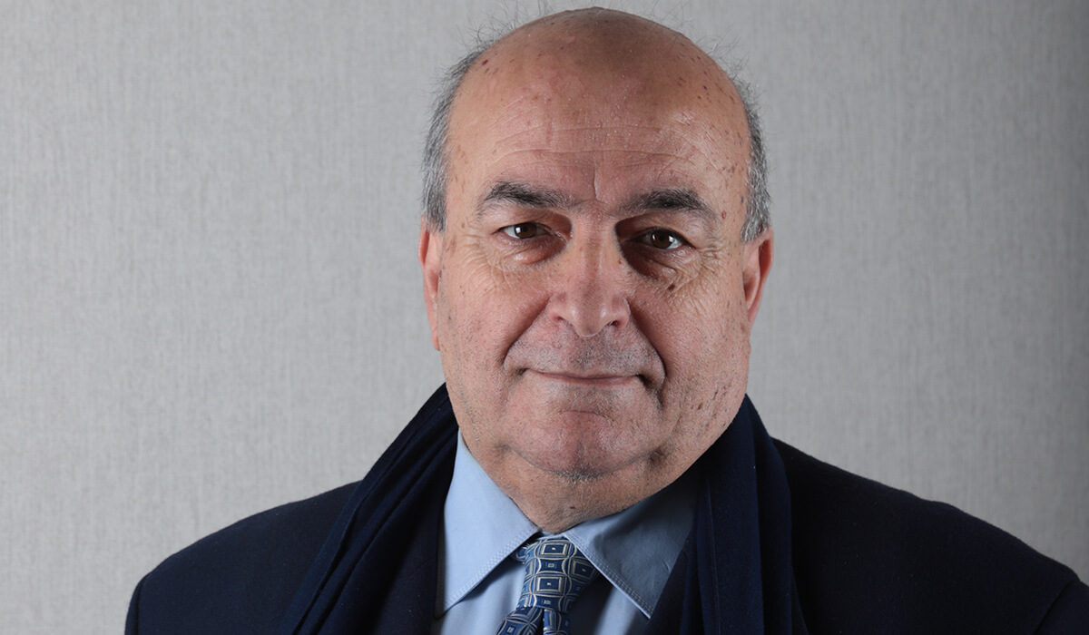 الناشط السياسي والأكاديمي الدكتور حارث سليمان