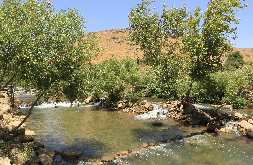 بعد الانسحاب الإسرائيلي عام 2000 أعلن لبنان قرار استعادة حقه في مياه الوزاني (اندبندنت عربية)