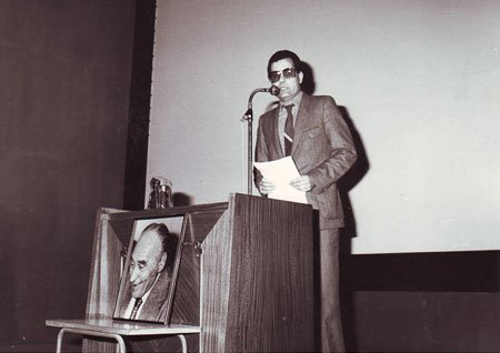 د. إبراهيم بيضون يلقي كلمة في ذكرى أربعين الشاعر إبراهيم شرارة في الثانوية العاملية عام 1983