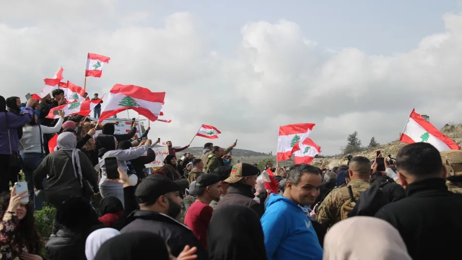 ينتظر أهالي القرى الحدودية دفع التعويضات وبدء عملية إعادة الإعمار (خضر حسان)