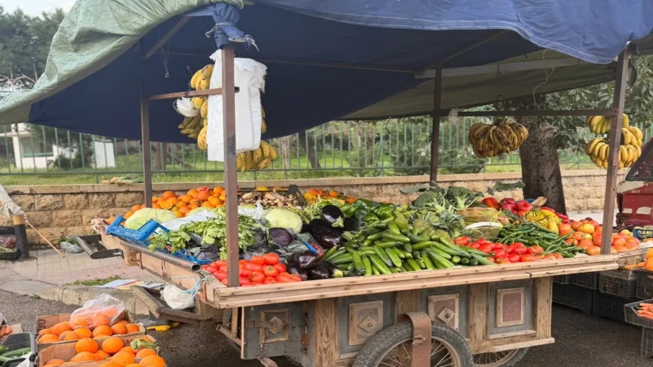 حين تتحول الأرصفة إلى أسواق بديلة