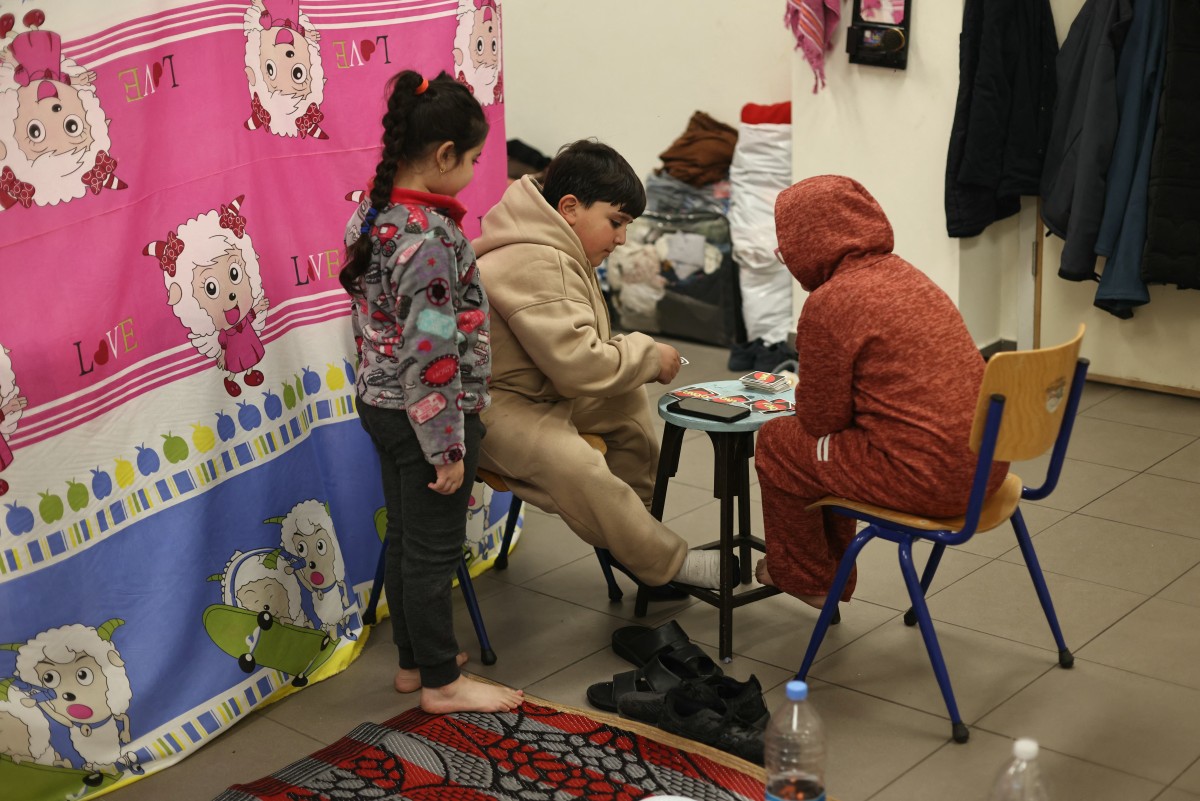 خرج مئات آلاف اللبنانيين من جنوب البلاد والضاحية الجنوبية للعاصمة بعد إنذارات إسرائيلية بالإخلاء(ا ف ب)