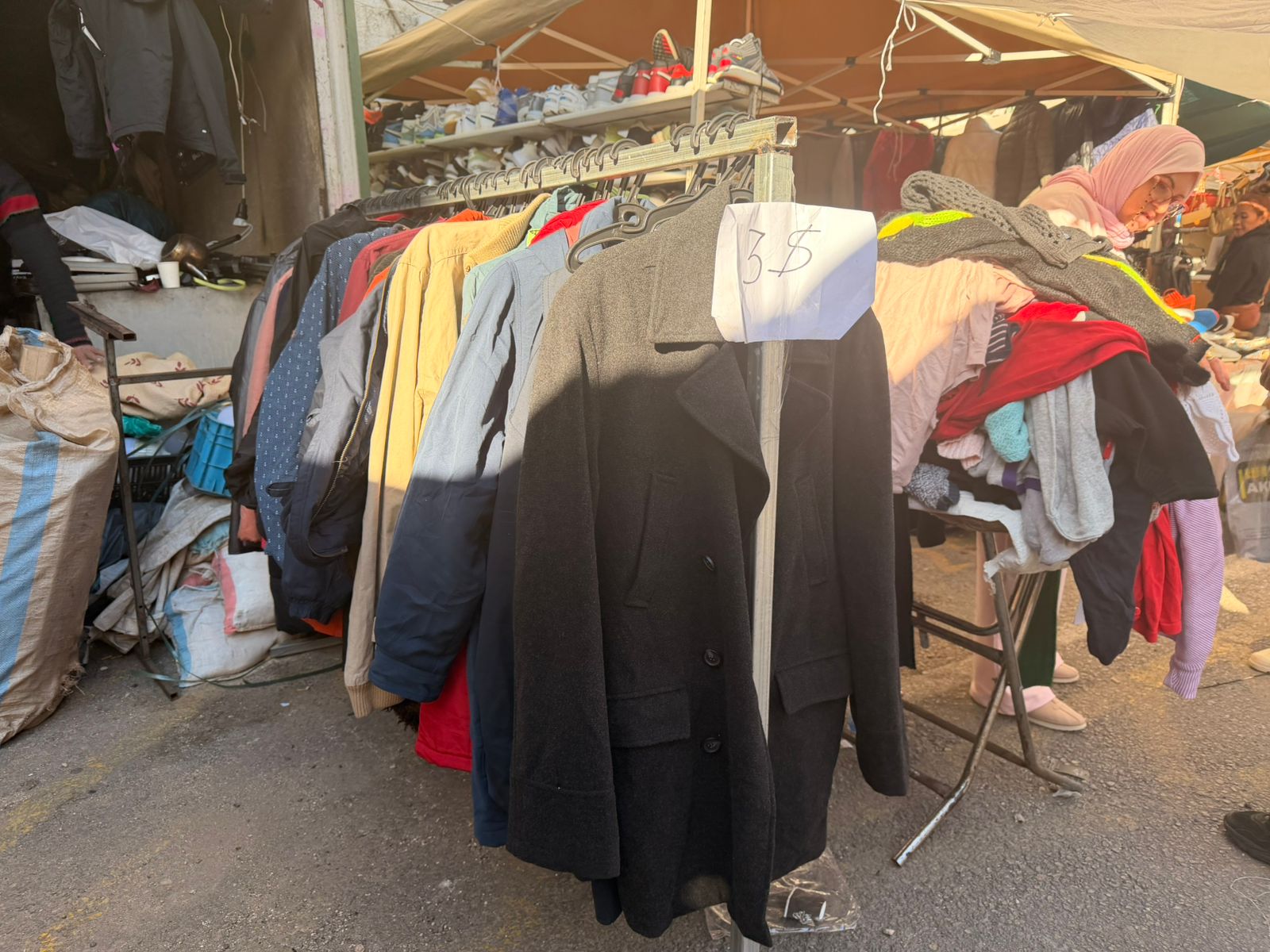 من سوق للعمال الأجانب إلى سوق للنازحين